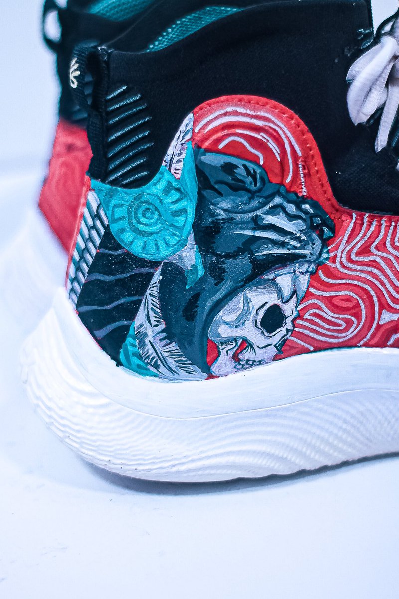 khalidahalu's tweet photo. Can’t get over this piece🤌🏼the details🔥🔥🔥 tell me what you see in the comments 😎
Can’t wait to get to next one.
#customisedtrainers #sneakers #sneakersinlagos #sneakerhead #sneakersgeneration2 #sneakerheat #customsneakers https://t.co/azek1PiVgf