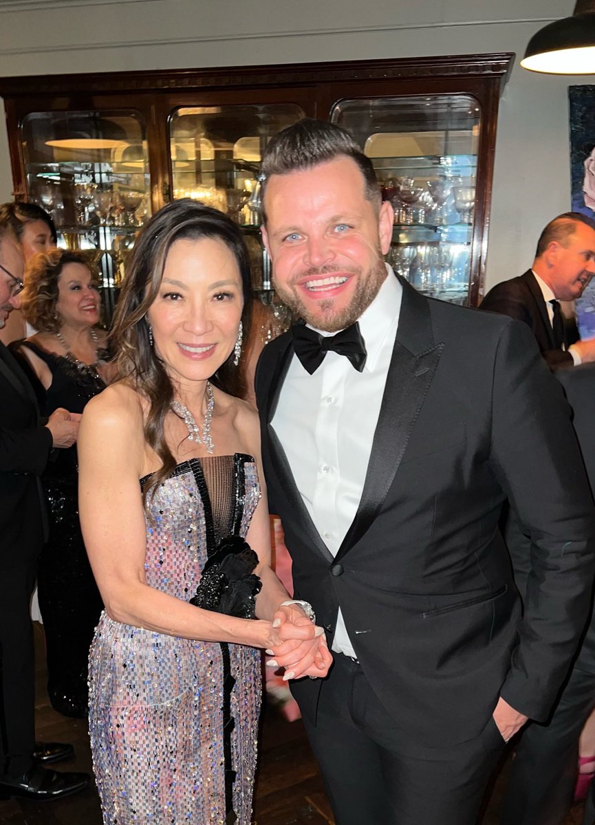 EvanKlassenVIP's tweet image. Big Congrats @myeoh_official for winning The Oscar for “Best Actress” and your team for winning total of 7 Oscars for #EverythingEverywhereAllatOnce #Oscars #Inspiration #MicheleYeoh #EvanKlassen