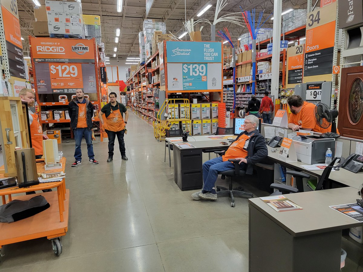 Ally_3854's tweet photo. #specialtytuesday team learing about our window install program! @TracyKatz13 @AdamGrote1 @JesseMcVey2 https://t.co/5DZepmZnGc