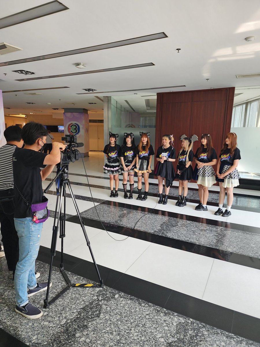 WarudoShow's tweet photo. Warudo SummerBreak
ขอขอบคุณสื่อมวลชนทุกท่าน ที่ให้การต้อนรับทีมผู้จัดงาน ศิลปิน @Deadkat @fuyubi_official  @OfficialBizcuit
และผู้สนับสนุนหลัก "โอเดนย่า" มา ณ ที่นี้
#Cocori #Odenya #โอเดนย่า
#WarudoSummerbreak
#ครอบครัวบันเทิง #NineEntertain
#Oneบันเทิง https://t.co/rzP3vUg9Ot