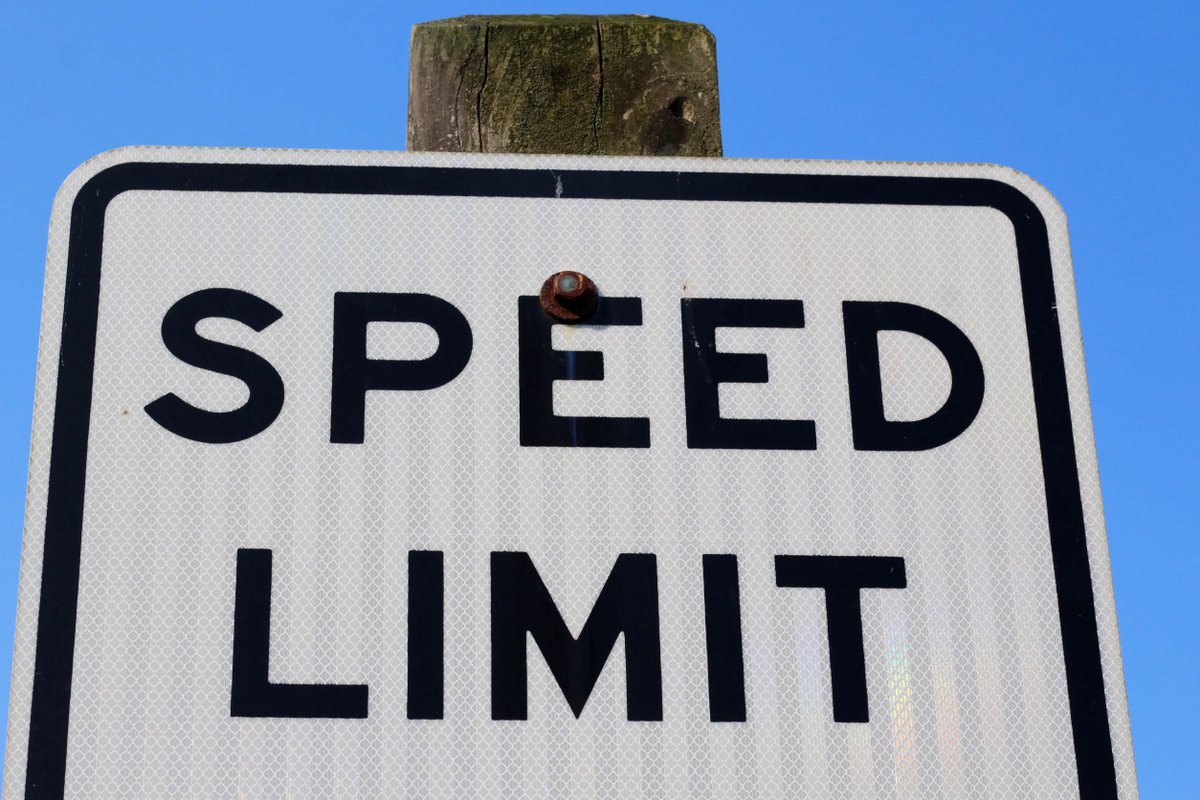 simonsencorp's tweet photo. Maximum speed limit for vessels in the area between Km. 406 and 435 of the Parana River - https://t.co/HNvyvFVLHo https://t.co/xgsjZf5arV