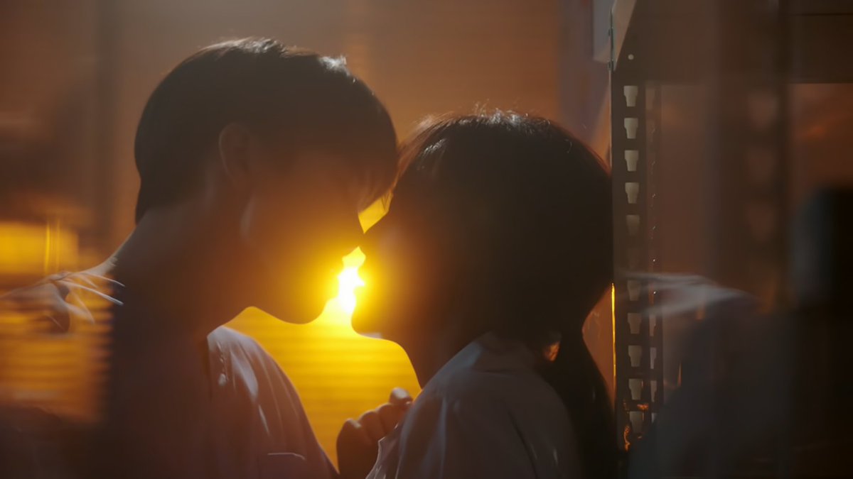 kdramajyn's tweet photo. "¿Qué crees que estás haciendo? ¿Te has vuelto loco?"

"¿Esta bien? ¿Está bien estar loco por ti?" 

BESO EN EL PRIMER CAPÍTULO 
#DrRomantic #DrRomanticEp1 https://t.co/Tbpy1CbeF4
