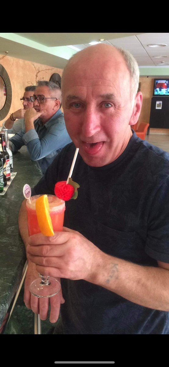 FernzBarKitchen's tweet photo. Funeral service for our Chef Scott will be held on Wed 22nd March at 10:30am. Leaving Galloway ave at 10:10am to Woodside crematorium

All family and friends welcome.
Respectfully ask for family flowers only however there will be a donation box to Scotts chosen charities. https://t.co/1oJc897X8B