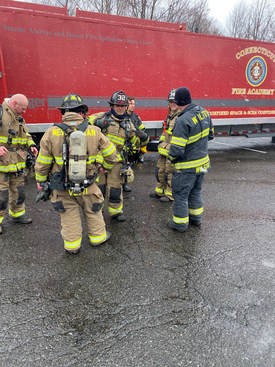 NCFDCT's tweet image. Joint SCBA training with Wilton FD. Remember to check you smoke and CO detector batteries!  #newcanaan #firetraining