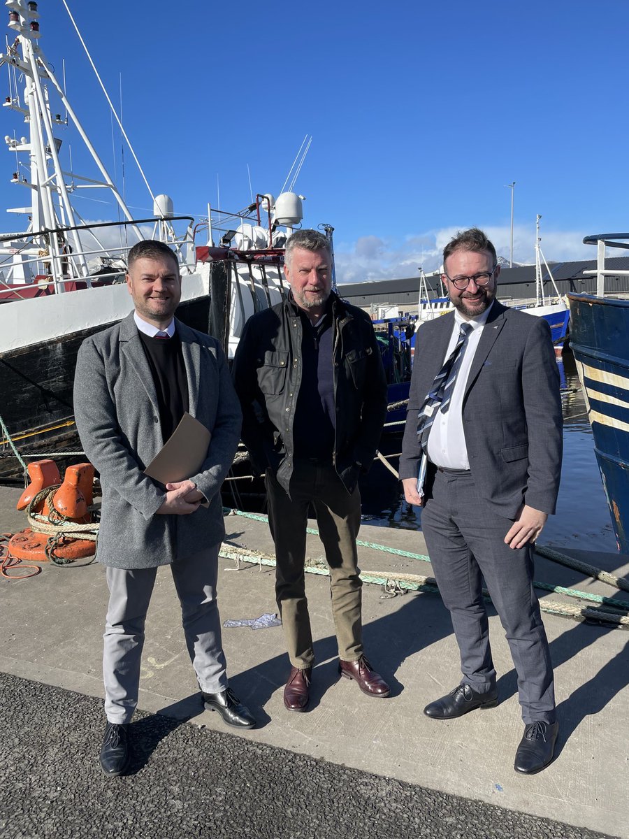 ⁦@ColinSDLP⁩ ⁦@DominicOReilly⁩ ⁦@SDLPlive⁩ with ⁦@SeaSourceNI⁩ at Kilkeel harbour talking seafood, fishing crew, Windsor Framework and sporting beards….. ⁦@LauraDevlinSDLP⁩ ⁦@columeastwood⁩ ⁦@MRitchieSD⁩ 🦞🐟🦀