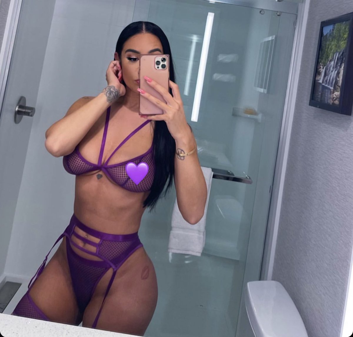 #sexy #curvy #beautiful #Pretty #bikini #single #golfbabes