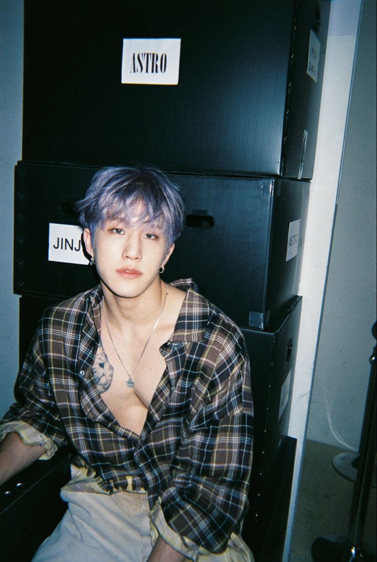 jjdayana29's tweet photo. Hoy es un día de fiesta 🥳 Feliz cumpleaños Jinjin te quiero mucho, deseo que seas feliz hoy y siempre 💜
#뽀뽀귀신_진우_생일축하해_쪽쪽 #JINJIN #HBD_To_Our_Boss_Jinjin  @offclASTRO https://t.co/FgQBycBlDS