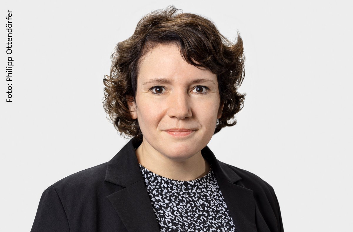 unibielefeld's tweet photo. Welche Rolle spielt #Wissenschaftskommunikation in Forschungsverbünden? Damit befasst sich derzeit die #ChangingAcademy @sfb_comparing. Ein Interview mit der Initiatorin Dr. Britta Hochkirchen: https://t.co/6UwJUTozle https://t.co/I7a70kMclK