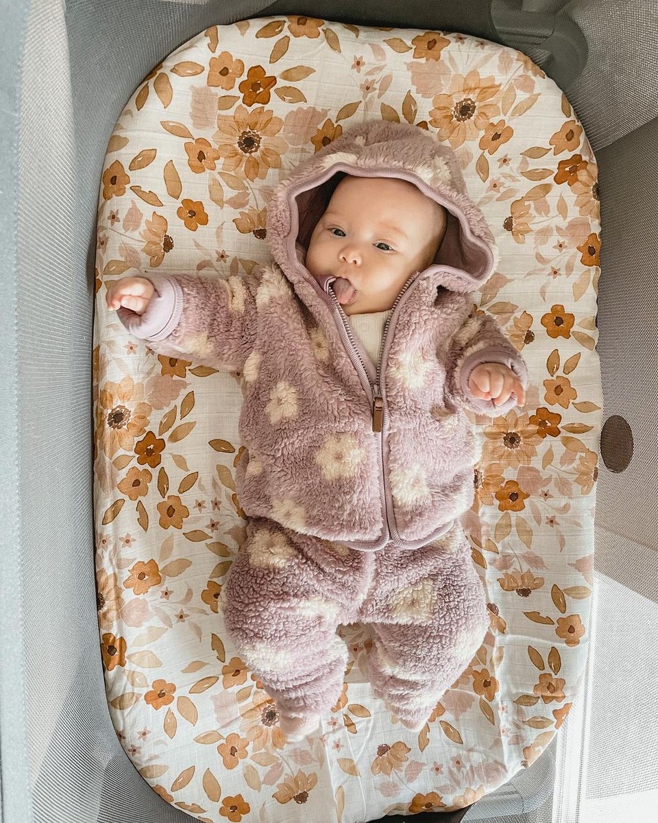 theminiscout's tweet image. Basking in the warmth of spring with my sunflower swaddle 🌻☀️ ⁠
l8r.it/jISp
⁠
📸Photo by: @nicole_whitcher ⁠
⁠
⁠
#SpringBaby #SunflowerPrint #SwaddleLove #muslinswaddle #sunflower #theminiwander⁠