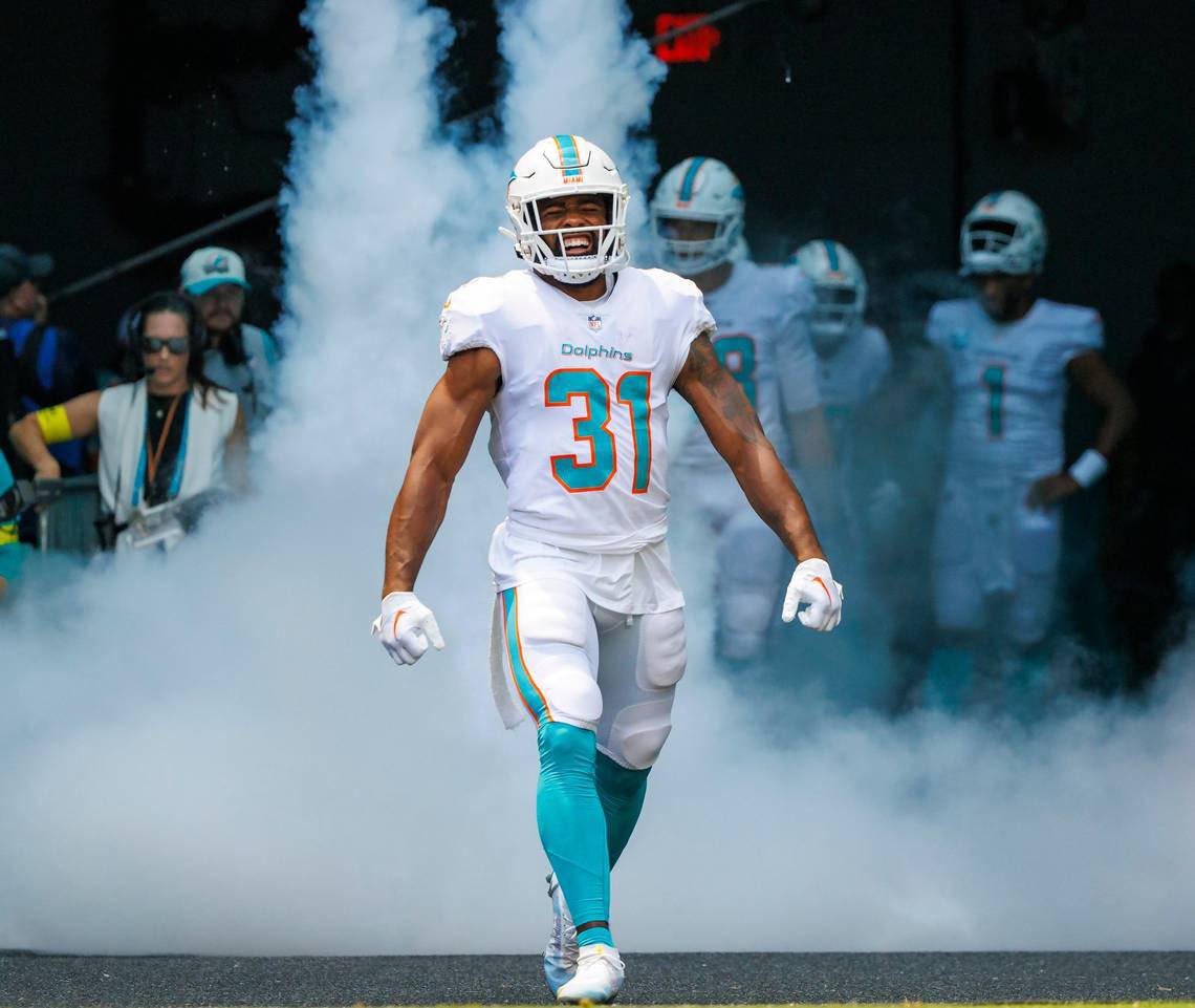 PFF_Fantasy's tweet photo. Raheem Mostert has re-signed with the Dolphins on a two-year deal worth up to $7.6 million (per @AdamSchefter) https://t.co/befgOQATYp