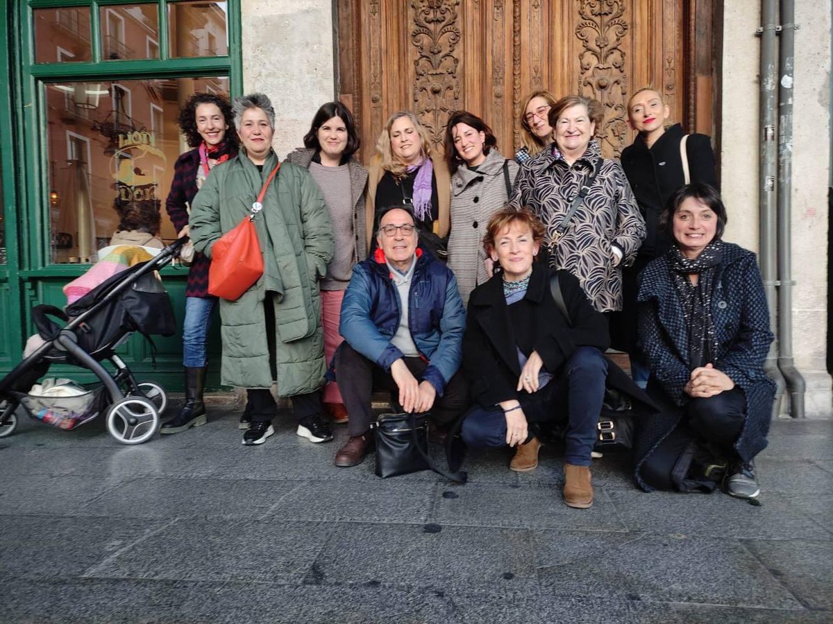 mariatuitea's tweet photo. Muy fructífero el encuentro mantenido con #MAPVA. Nos hablan de la perspectiva de futuro del sector, de las necesidades que tienen, la visibilidad necesaria en la vida cultural de #Valladolid y de la sociedad, que es quien mueve la cultura. https://t.co/axY1luj4YL