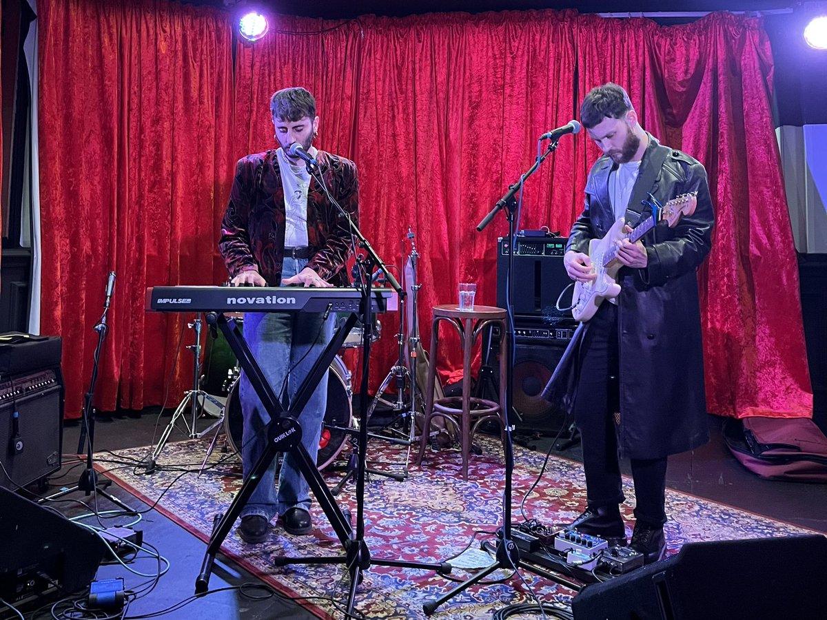 CLMcConville's tweet photo. Cracking #intimate #gig with Vesu_music on Sunday night at The Gunners Pub with @turtletempo
Great sets from @herenwolf & Will_Pope_music
Thanks to everyone who made it along!!
#livemusic #londongigs #indiebands #indieartists #indiealternative #intimategig https://t.co/0mAoxtzZYH