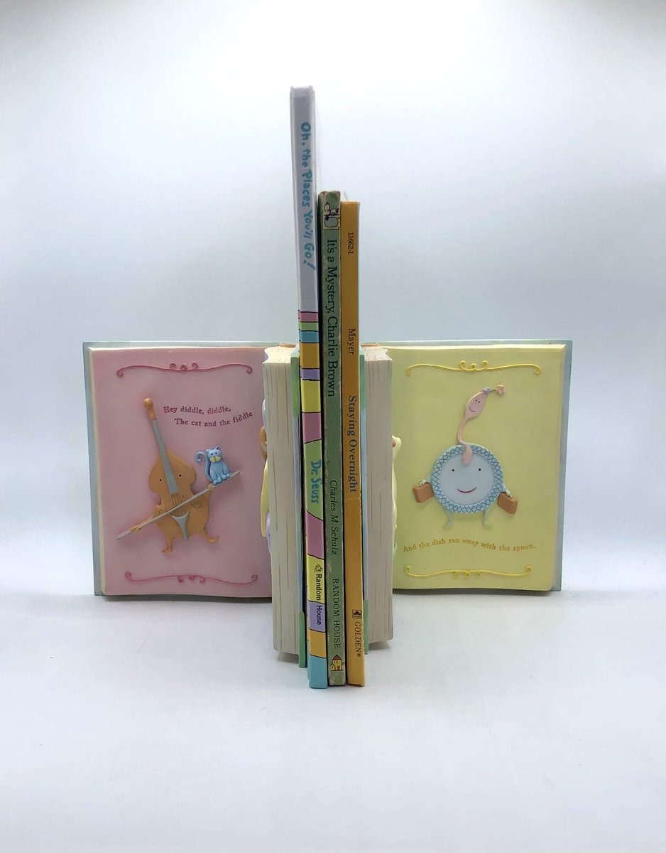Hey diddle diddle! These bookends are perfect for your child’s room! Available on @Etsy @beezyandco - link in bio #vintage #etsy #books #booklovers #read #childrensbook #NationalPotatoChipDay #chipsandbooks #piDay2023 #pieandbooks #tuesdayvibe #nursery #rhymes #heydiddlediddle