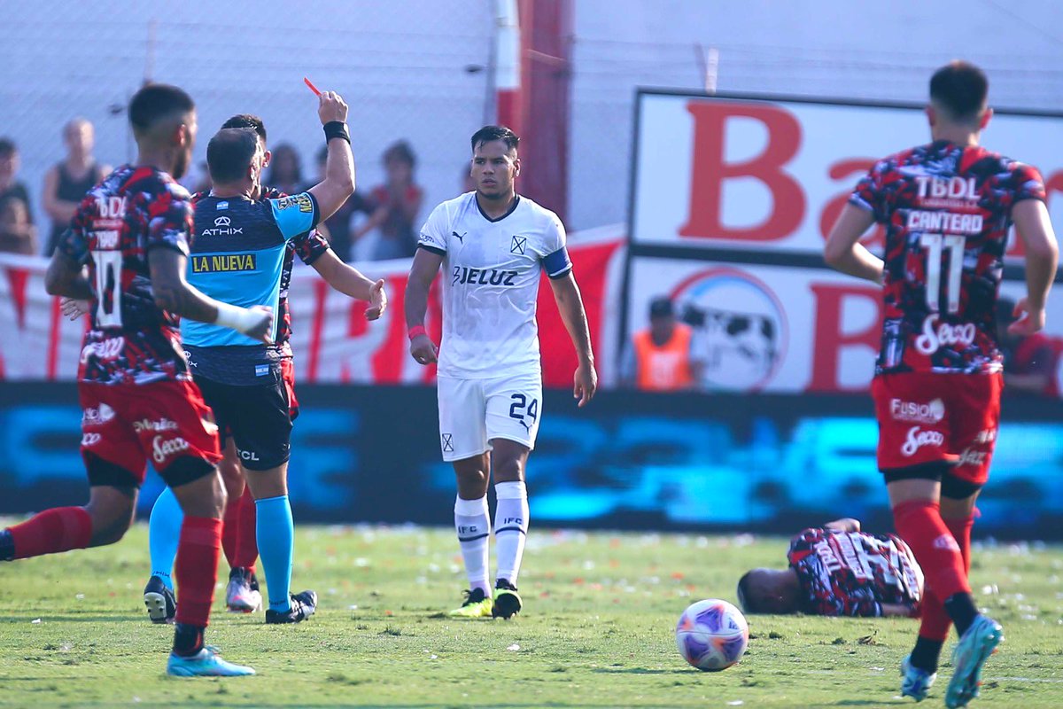 diablorojoradio's tweet image. #Independiente - Stillitano Sobre #Barreto en #NoVeoLaHora "El jugador que se hace expulsar en un primer tiempo, cuando vuelva NO tiene el puesto ganado porque es un acto de irresponsabilidad”