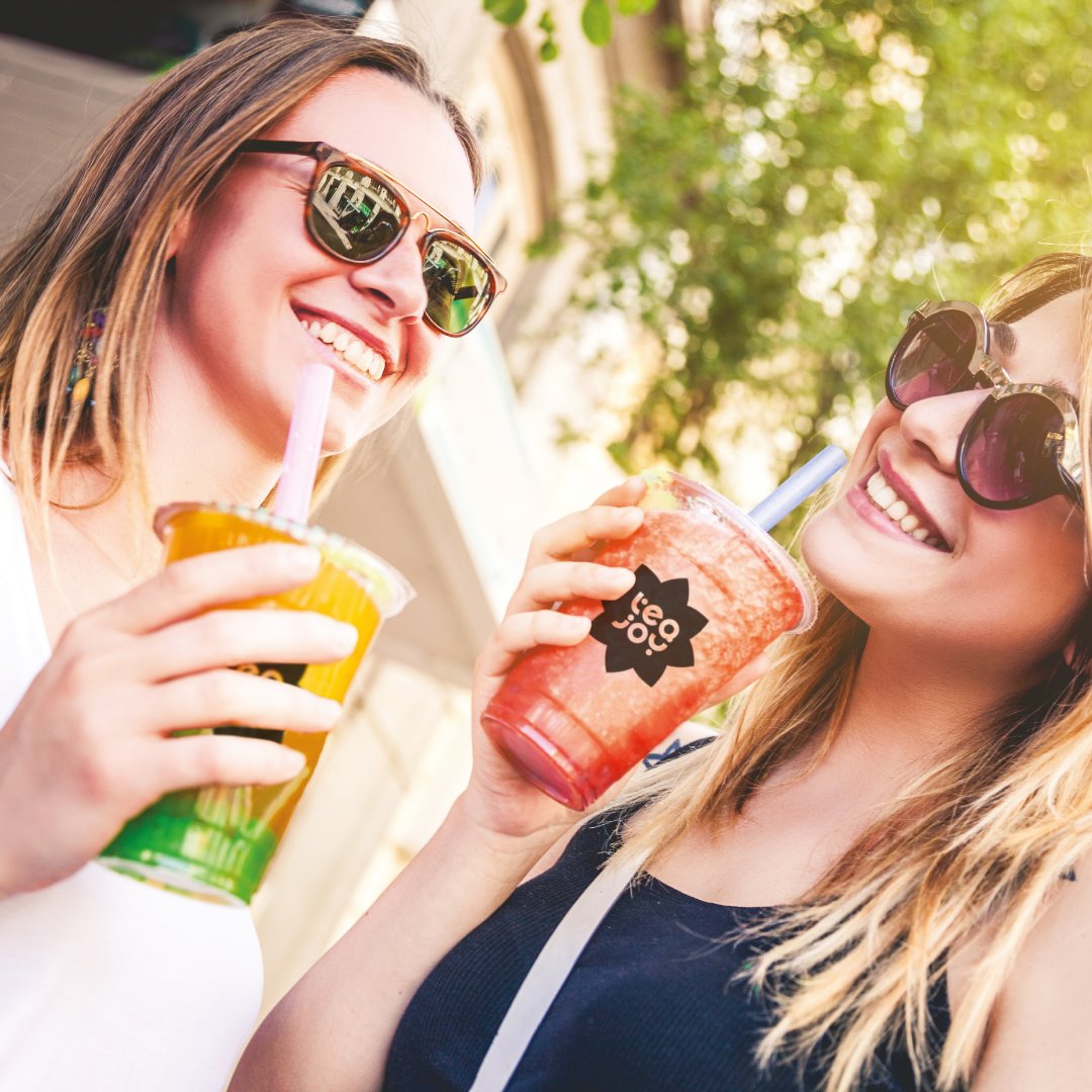 pioneerfoodserv's tweet photo. Bubble tea is here! Read our blog to find out all about this exciting concept and how to create your exciting teas, slushes, shakes ...
https://t.co/FsUr62NfyF
#bubbletea #bobatea #slushes #shakes https://t.co/bmKqWjJMPn