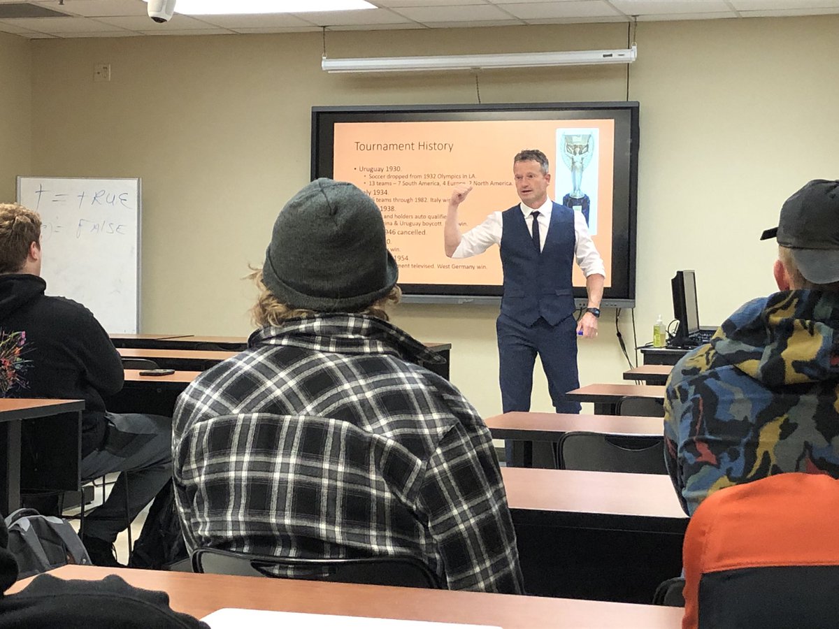TUSportStudies's tweet photo. A big thank you to accomplished Tusculum alumni, @AdamLSayers, for his guest lecture to our Sport Finance 422 students this morning about the history and finances of the World Cup, and his trip to Qatar for the 2022 games. ⚽️🏟🏆 #WeArePioneers https://t.co/MsZajDjU0x