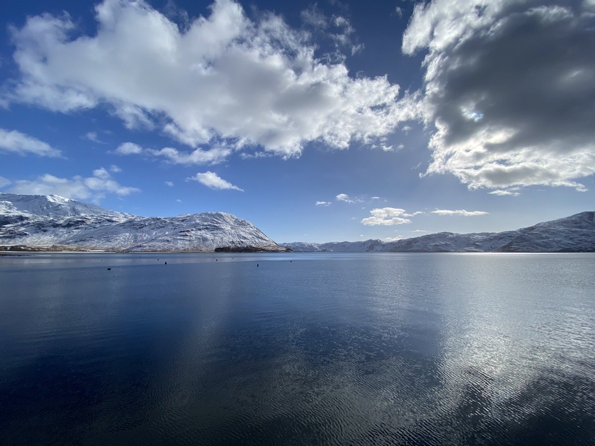 Stunning day here on Knoydart #knoydart #knoydartrivercottage #cold #Views #TuesdayFeeling #tuesdayvibe #remoteuk #getoutside #happyday