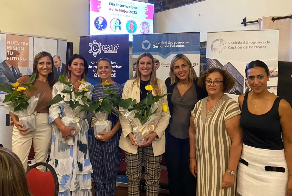 GestionHumanaUy's tweet photo. Agasajamos a las participantes con diferentes obsequios, gentileza de @Cuponstar, @ceventuales, #BethelSpa, #ComprarTe, @DermurCosMedica https://t.co/1D293aVVHC