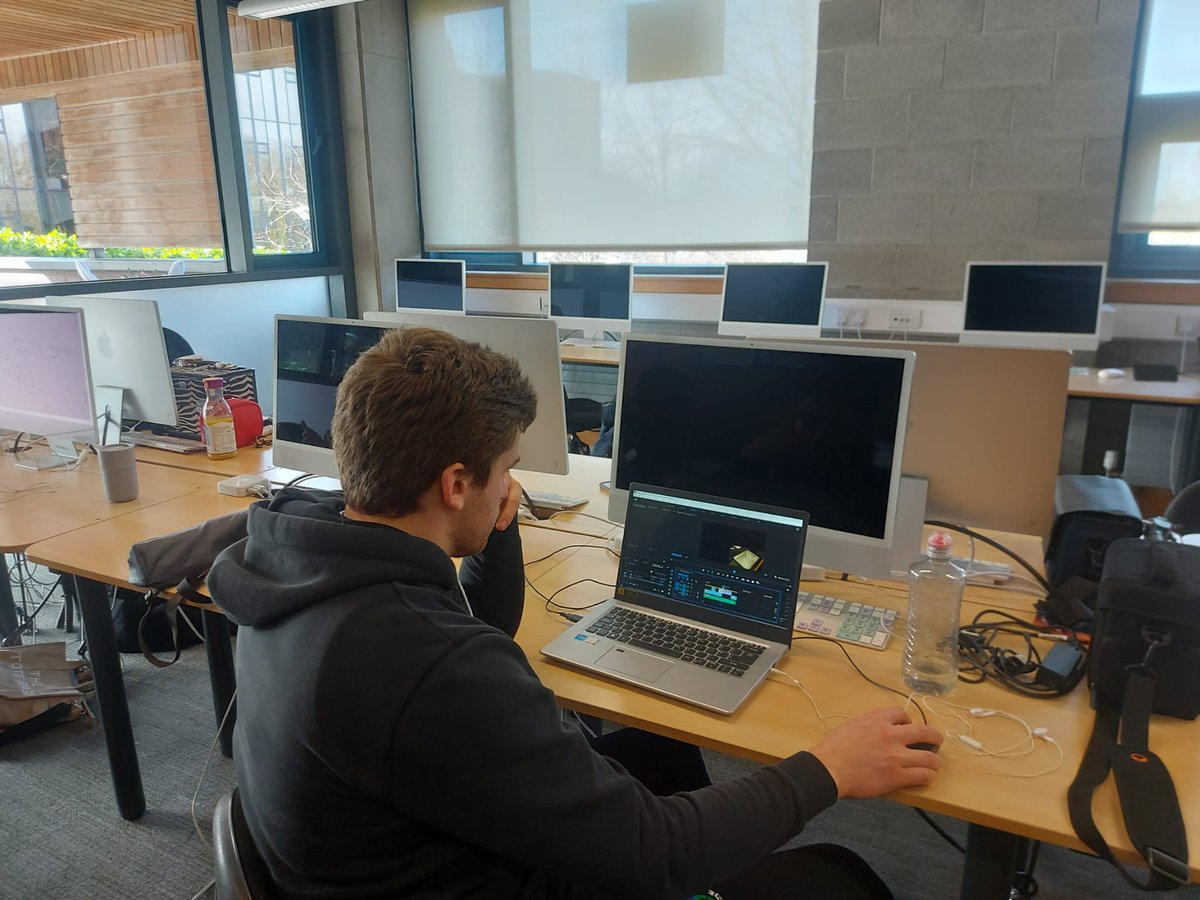 LVTV_UL's tweet photo. The #TreatyToday team are hard at work in the newsroom to make sure the bulletin is the best quality possible.

#LimerickVoiceTV #LVTV https://t.co/iD65URrr66