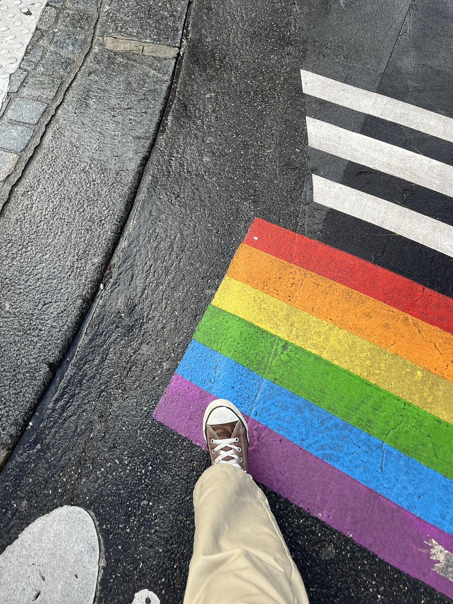 lesbienneducoin's tweet photo. les gars trop bizarre depuis j’ai marché dessus je suis lesbienne ????😨😨😨 https://t.co/Wpwm3bE7yI