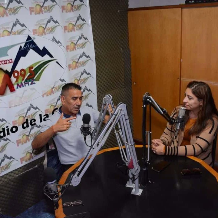 Aye_Gutierrez's tweet photo. 🎙️Visitamos FMCordillerana 99.5 de Junín de los Andes junto a @RamonRiosecoOk y el candidato a Intendente por Junín, Chule Linares.
#FrenteDeTodosNeuquino🇬🇹
#Lista673✔️
#YaEsHoraDeUnNeuquénMejor
#RamonGobernador🇬🇹
#AyelénGutierrezVicegobernadora🌞
#FrenteDeTodxsNeuquino🇦🇷 https://t.co/tI7WaCtIMd