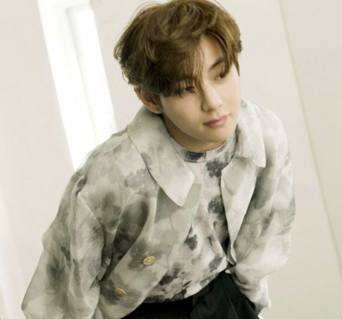 kthvnews's tweet photo. Influencers Mario Selman, Larray &amp; Issa posted a Tiktok where Taehyung was featured. https://t.co/RkX4e2sJMN