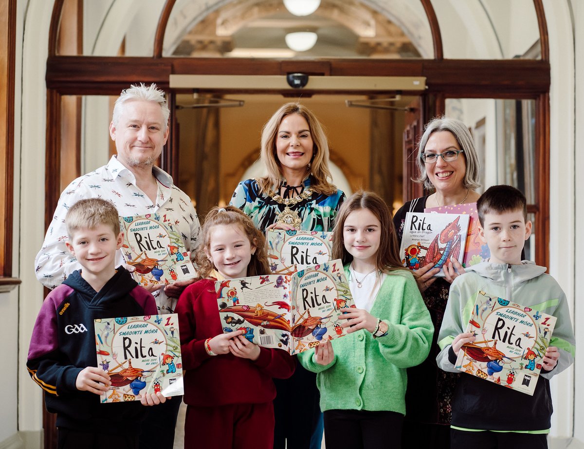 belfastcc's tweet photo. News: Schoolchildren are special guests at City Hall event today to mark Seachtain na Gaeilge/Irish Language Week   https://t.co/pHxqN1i5YD

@CllrBlack @MyraZepf @andrewwhitson92 https://t.co/ZWLu2gjYv4