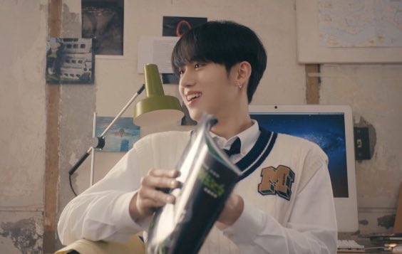 hyslogs's tweet photo. hello goodbye mv https://t.co/5GZJ7SZqwW