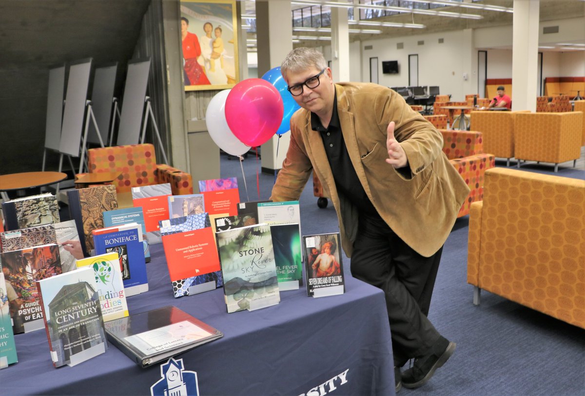 ColumbusState's tweet photo. The Graduate School and CSU Libraries co-hosted the first Faculty Research &amp; Creative Endeavors Celebration, highlighting our faculty's scholarly work. As groundbreaking researchers, our faculty help our students create their foundation for future success. #CreateYourFoundation https://t.co/XxBr4UhL4H