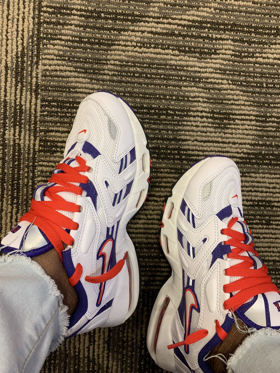 judgeyourmuva's tweet photo. I am finally able to participate in #marchMAXness You can never go wrong with a pair of #airmax96 I did a lace swap #wearyourkicks #AirMaxMonth https://t.co/UHyCRnB92o