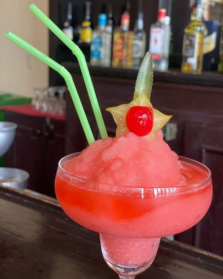 hotelevelasco's tweet photo. #Daiquiri de Fresa 🍸🍸 refrescante hasta el último sorbo!!!
Visite el Lobby Bar Danzonete en @hotelevelasco
#cocteleria
#visitenos
@CubanacanHotel
#hotelesconencanto
#MatancerosEnVictoria https://t.co/3qM3bFVbTD