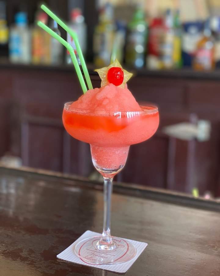 hotelevelasco's tweet photo. #Daiquiri de Fresa 🍸🍸 refrescante hasta el último sorbo!!!
Visite el Lobby Bar Danzonete en @hotelevelasco
#cocteleria
#visitenos
@CubanacanHotel
#hotelesconencanto
#MatancerosEnVictoria https://t.co/3qM3bFVbTD