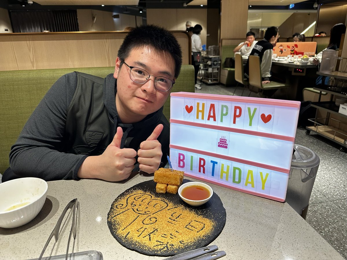 chin142240's tweet photo. 生日快樂🥳
21歲 老了老了😂 https://t.co/dbsrFTjZ8R