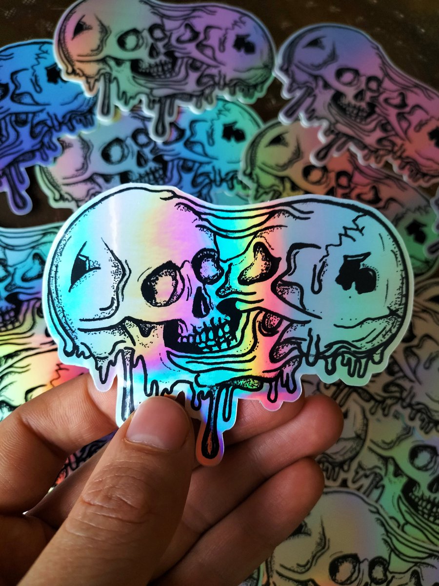 Kissing Melted Skulls holographic stickers in my shop! Who else loves holographic stickers?💀Make sure to take a look at my other works in my shop! Link in bio.
#holographicsticker #sticker #gothic #gothicsticker #skullsticker #skullart #witchy #creepy #horrorart