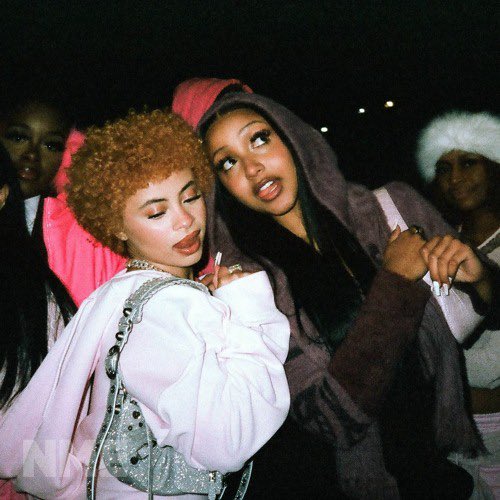 Pour l’anecdote, sachez que le réalisateur du nouveau clip du titre « No Lèche » de Gazo ft Leto &amp; Fave &amp; Kerchak se nomme George Buford, n’a que 17 ans, et est derrière les clips de « Boy’s a Liar Pt.2 » de PinkPantheress &amp; Ice Spice ou encore « Munch » d’Ice Spice. 👀💫