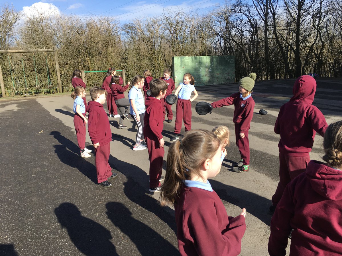 MrNicklinBHPS's tweet photo. #year4BHPS outside in the sunshine this afternoon with @carlbettytkd 😎⛅️🥋 @BeaufortHillPri https://t.co/tvBO0gnbN5