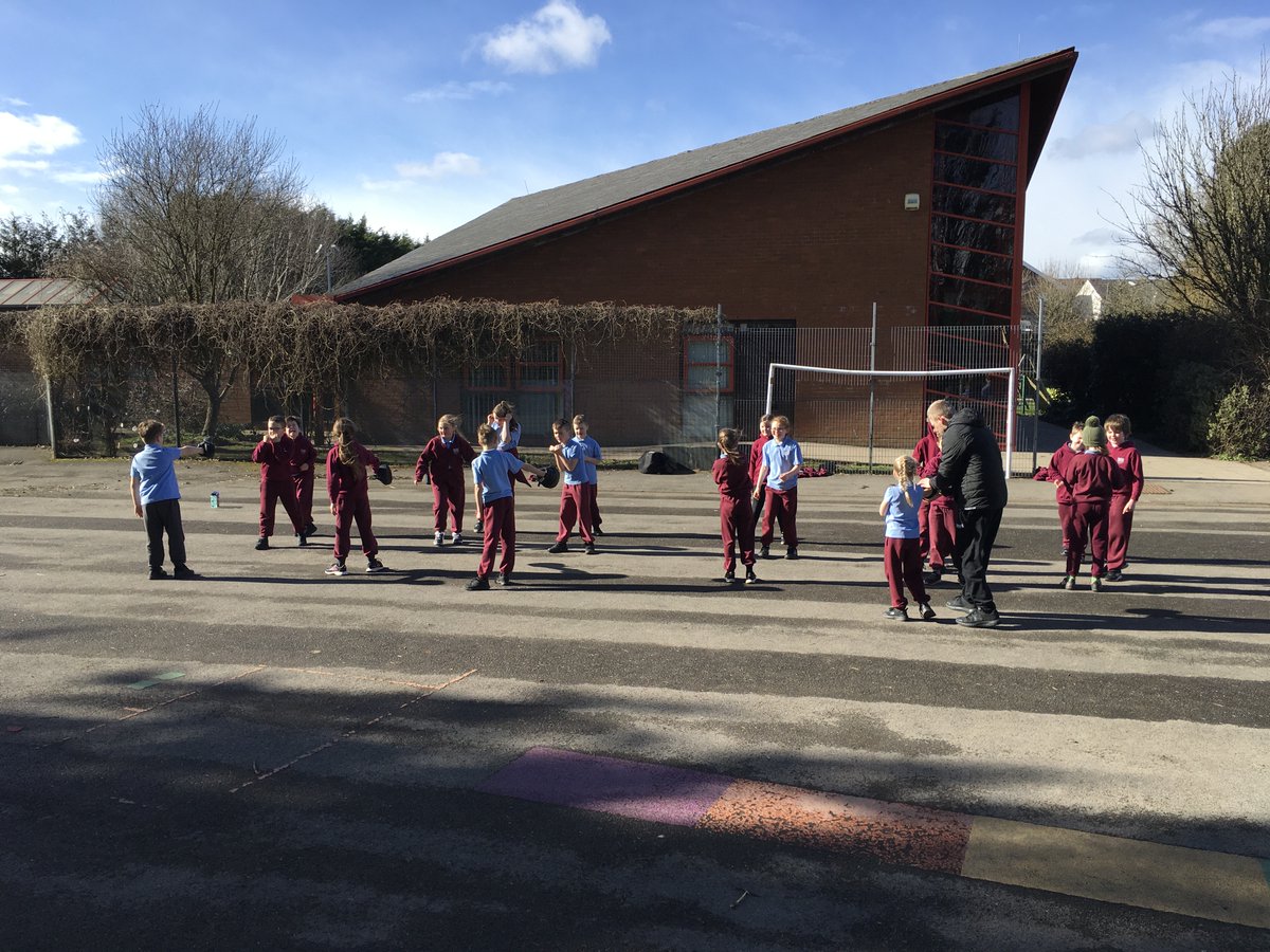 MrNicklinBHPS's tweet photo. #year4BHPS outside in the sunshine this afternoon with @carlbettytkd 😎⛅️🥋 @BeaufortHillPri https://t.co/tvBO0gnbN5