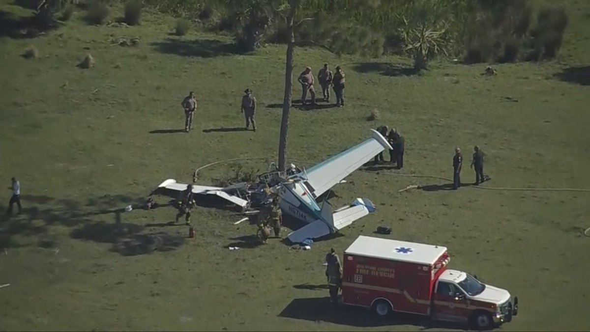 JasonKelly407's tweet image. #BREAKING: Pilot hospitalized after plane crashes into tree in #Mims pasture. DETAILS &amp;gt;&amp;gt;&amp;gt; at.wftv.com/42epOg4 #wftv