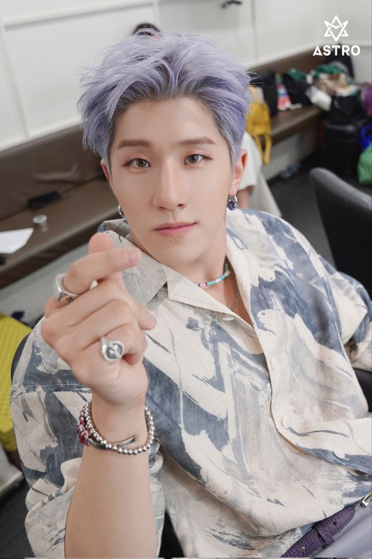 jjdayana29's tweet photo. Que los cumplas muy feliz Park Jinwoo 
Te queremos mucho 💜
Amo tus ojitos chiquititos ❤️‍🔥❤️‍🔥
#뽀뽀귀신_진우_생일축하해_쪽쪽 #JINJIN #HBD_To_Our_Boss_Jinjin  @offclASTRO https://t.co/IkepVeXRcN