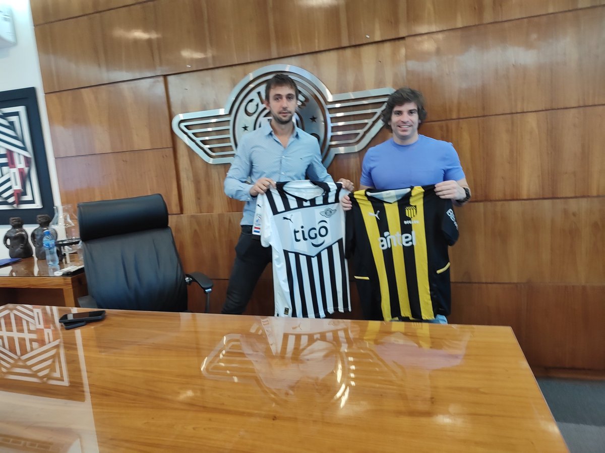 daniel_cap_'s tweet photo. Hoy visite @Libertad_Guma y me reuní con Jorge de los Ríos, Vice Presidente y Gerente General del club. Los buenos resultados que han logrado llegan de la mano de una muy buena gestión sin dudas! A seguir conociendo y aprendiendo https://t.co/v3TrwaYeq4