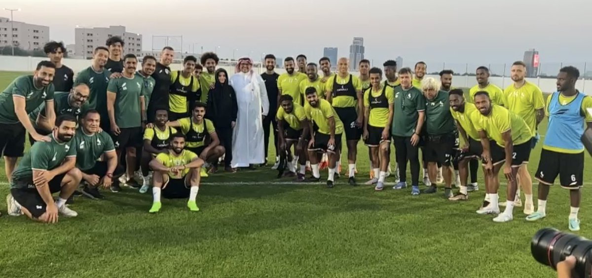 سعدت اليوم بلقاء نجومنا في مقر النادي، وسرني وعدهم بتحقيق نتائج إيجابية في المرحلة المقبلة بدايةً من أمام الهلال.
<a href="/Ettifaq/">نادي الاتفاق</a>