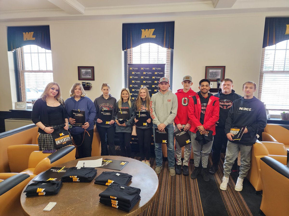 SandyDoudna's tweet photo. Many thanks to @westlibertyu for hosting @Pilot_the_Ship students on this snowy morning! Lots of great programs that are not far from home! #CollegePathways https://t.co/ql7HOAjgul