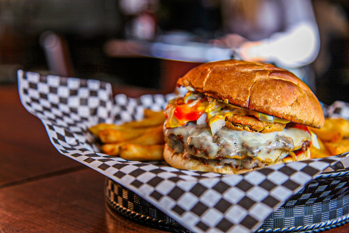 ChelosBarGrille's tweet photo. The Famous "Chelo Smash."
.
Two Patties ☑️
Smoked Provolone☑️
Fried Pickles☑️
.
Pure Perfection☑️☑️☑️
.
#Rhodyeats #Chelos #rirestaurants #rifood #rhodeislandfood #foodie #rhodeisland #food #instafood #foodphotography #foodstagram #yummy #foodlover #delicious #dinner #tasty https://t.co/f5QPXJIqSU