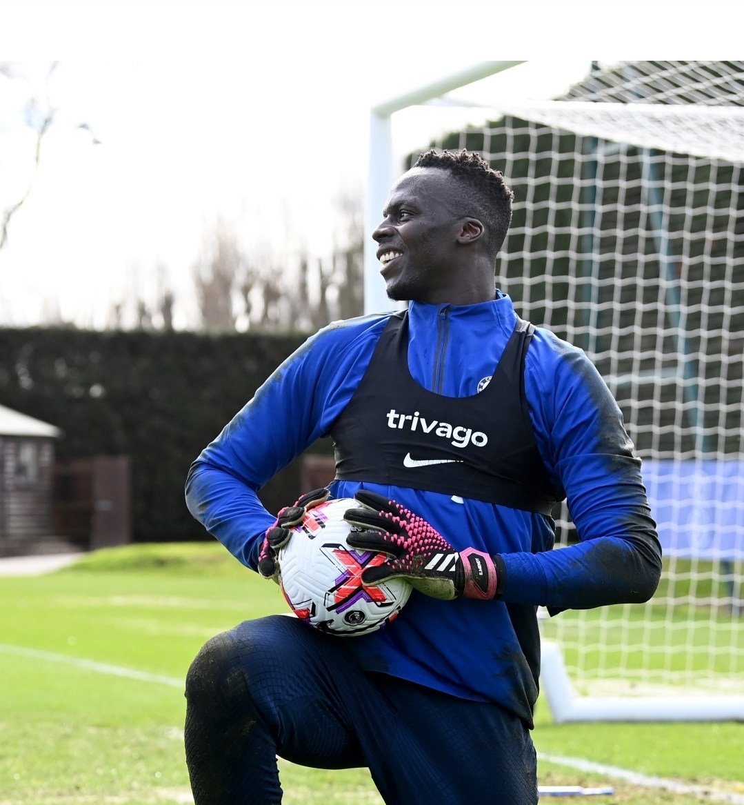 Blue_Footy's tweet photo. Mendy is back in training. https://t.co/Z9eS6SThNr