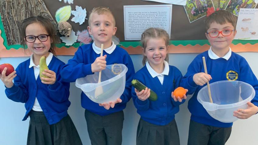 In awe of colleagues at <a href="/ErnesettleSch/">Ernesettle Community School</a> who are crowd funding to provide cooking lessons for families &amp; the wider community in order to try and tackle the impact of the #CostOfLiving crisis. Please share &amp; donate to such a worthy and admirable cause: crowdfunder.co.uk/p/ready-steady… #