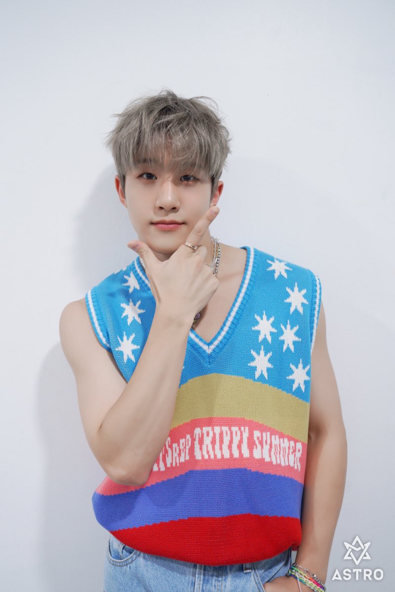WMualsuk's tweet photo. @fantagiogroup @ASTRO_Staff @offclASTRO HAPPY BIRTHDAY JINJIN💚

#뽀뽀귀신_진우_생일축하해_쪽쪽 
#진진 #박진우 #JINJIN https://t.co/OwEMDC0vFI