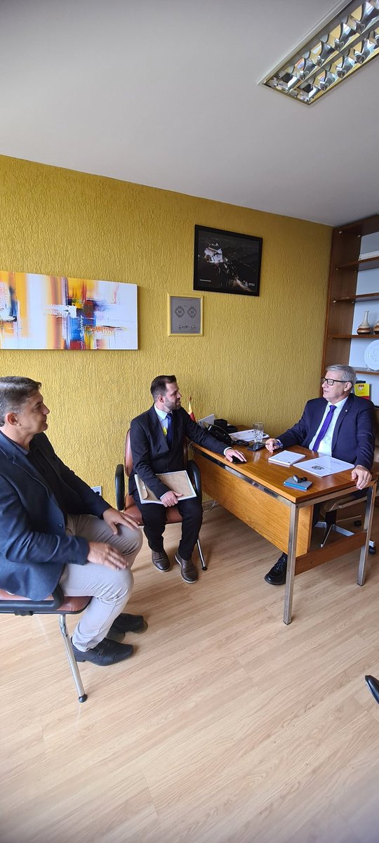 Em Brasília, recebendo o amigo e prefeito de Marilândia, Augusto Astúrias, o Gutim. Conversamos sobre a viabilização de recursos para desenvolvimento do município. #espiritosanto #marilandia