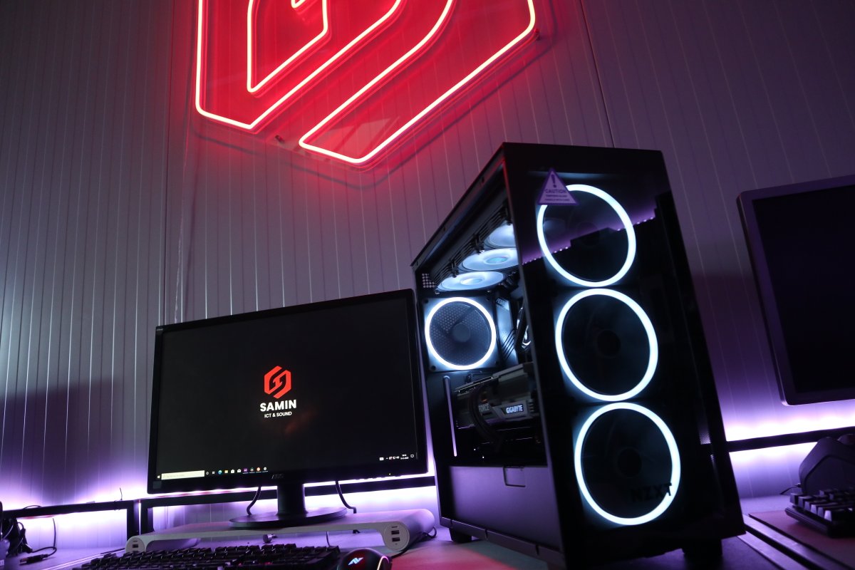 SaminICTSound's tweet photo. De i9-13900K + RTX 4090 POMPER creatie van vandaag. #POMPIT #pompen #dikkepomper #rtx4090 https://t.co/6x2rG0P7u8
