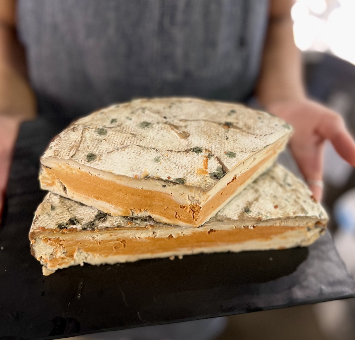 riverdelcheese's tweet photo. The delicious #cashewcheese by @RIND_CHEESE  always hits the spot!😋 This one has a rich and earthy red paprika layer in the center, hugged by a gorgeous bloomy rind!😍💙

#EatMoreVeganCheese #Riverdel #vegansofnewyork #plantbased #vegan #cheese #vegancheeseshop #nyc https://t.co/Ta21FTdnEq