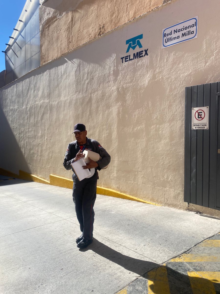 _analuevanos's tweet photo. Hoy (como casi todos los días) sufrí acoso, en este caso fue por un trabajador de la empresa “TSG SEGURIDAD PRIVADA” que está como portero en “TELMEX Zacatecas” @Telmex @TELMEXSoluciona @carlosslim https://t.co/cCG2UbJNMB